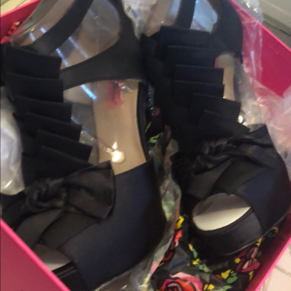 Betsey Johnson Women’s size 9 heels
